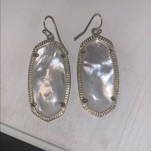White Kendra Scott Earrings ♥️ LIKE NEW